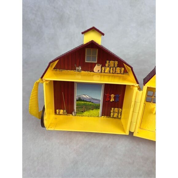 Breyer Stablemate Pocket Barn - Picture 4 of 7